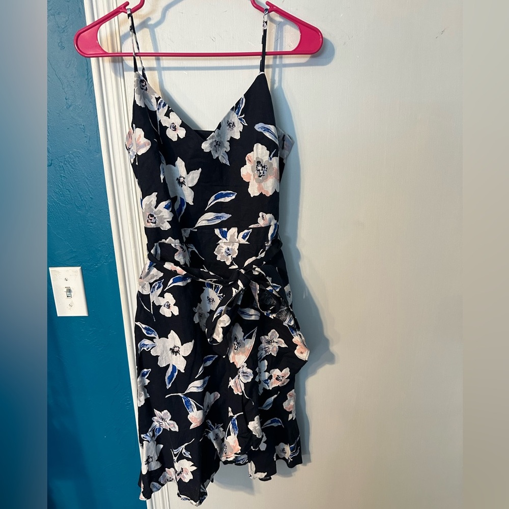 Banana Republic Size 2 Navy Floral Wrap Dress